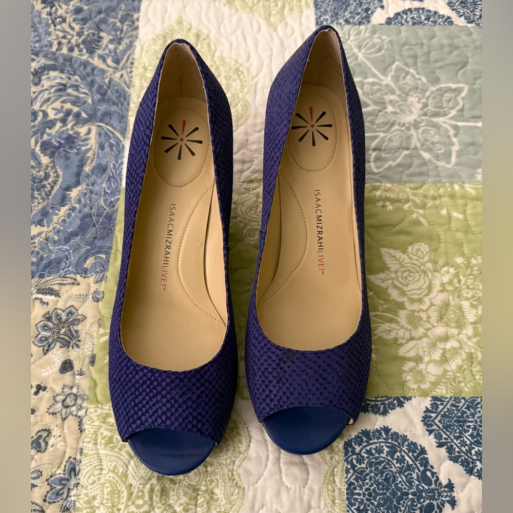 New peep toe wedge blue Isaac mizrahi women’s shoes
